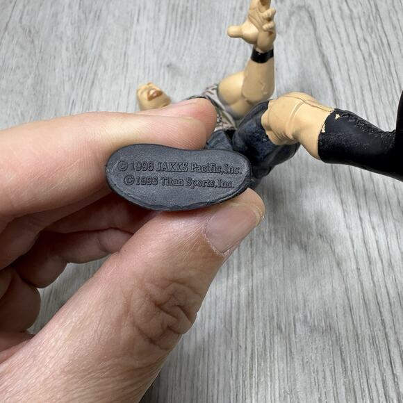 1996 WWE Stone Cold Steve Austin Jakks Pacific RAW Is War Wrestling Figure - Picture 5 of 7